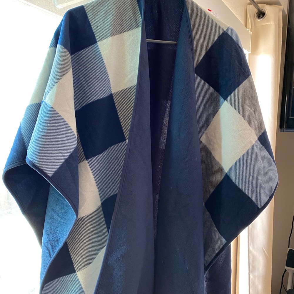 Plaid/blue reversible shawl